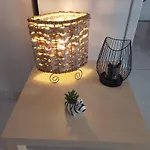 1 Bed In With Communal Pool בורוקליני