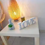 1 Bed In With Communal Pool בורוקליני