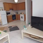 Apartment 1 Bed In With Communal Pool *